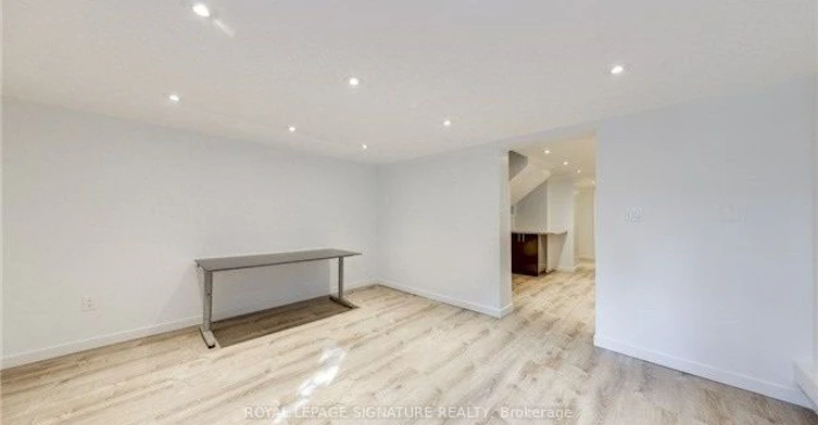 Lower-22 Curzon Street, Toronto, ON, M4M 3B4 - 10