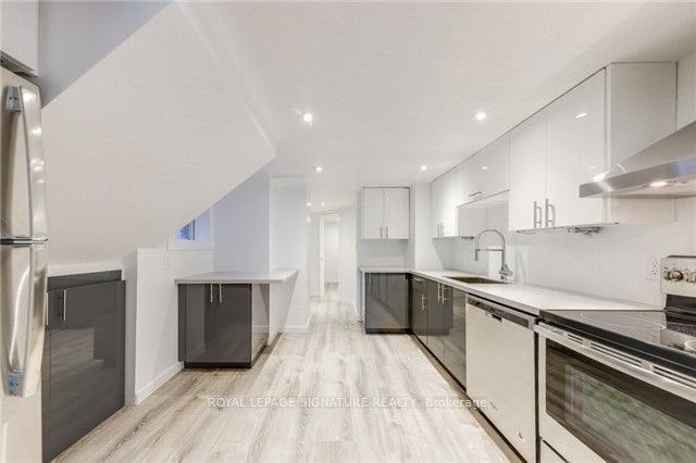 Lower-22 Curzon Street, Toronto, ON, M4M 3B4 - 9