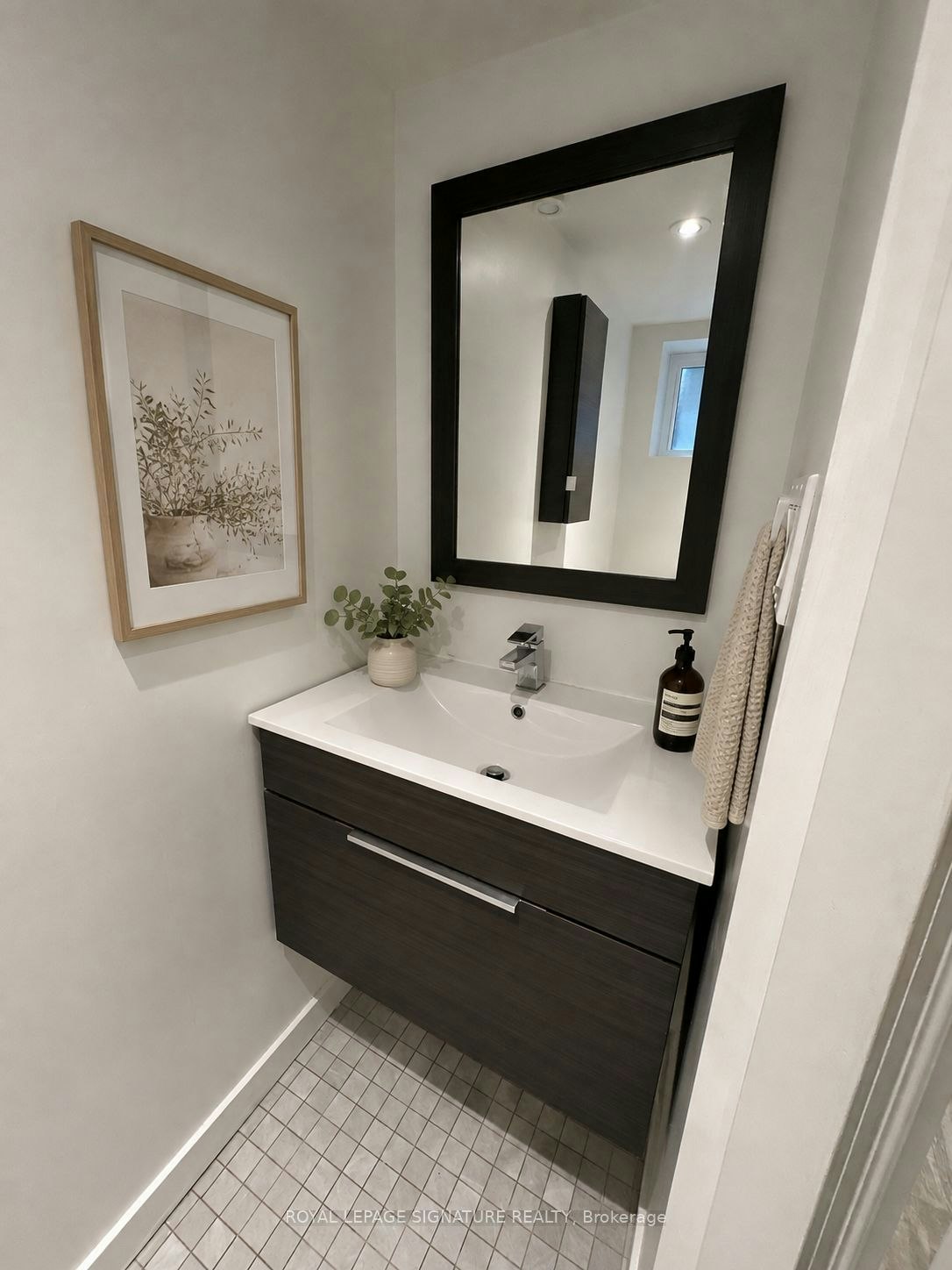 Lower-22 Curzon Street, Toronto, ON, M4M 3B4 - 5