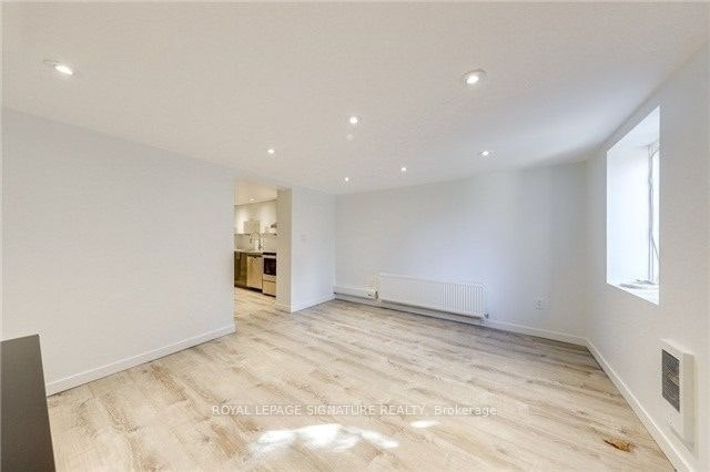 Lower-22 Curzon Street, Toronto, ON, M4M 3B4 - 12