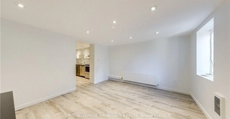 Lower-22 Curzon Street, Toronto, ON, M4M 3B4 - 12