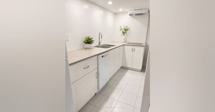 Lower-31 Lesmount Avenue, Toronto, ON, M4J 3V5 - 3