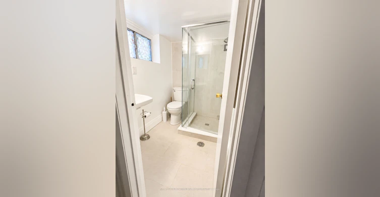 Lower-31 Lesmount Avenue, Toronto, ON, M4J 3V5 - 5