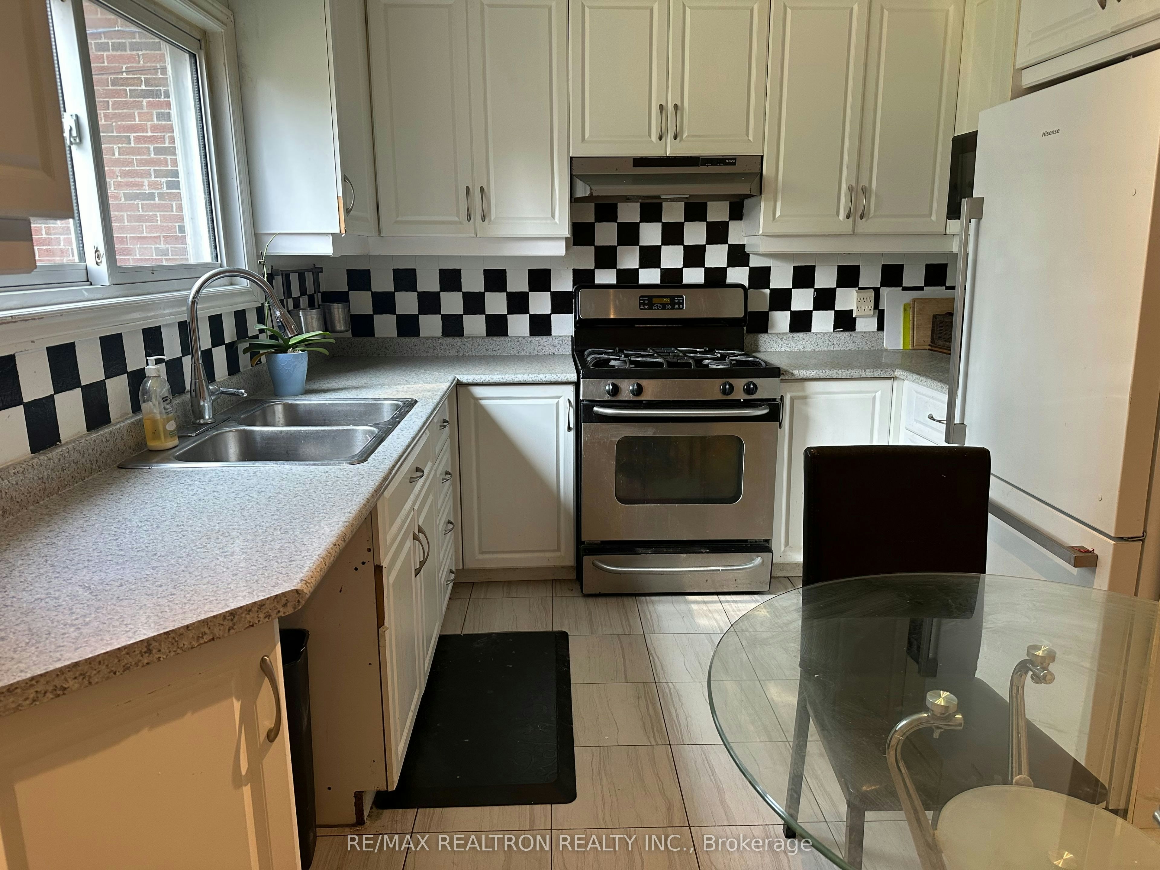 18 Phillip Avenue, Toronto, ON, M1N 3P9 - 10