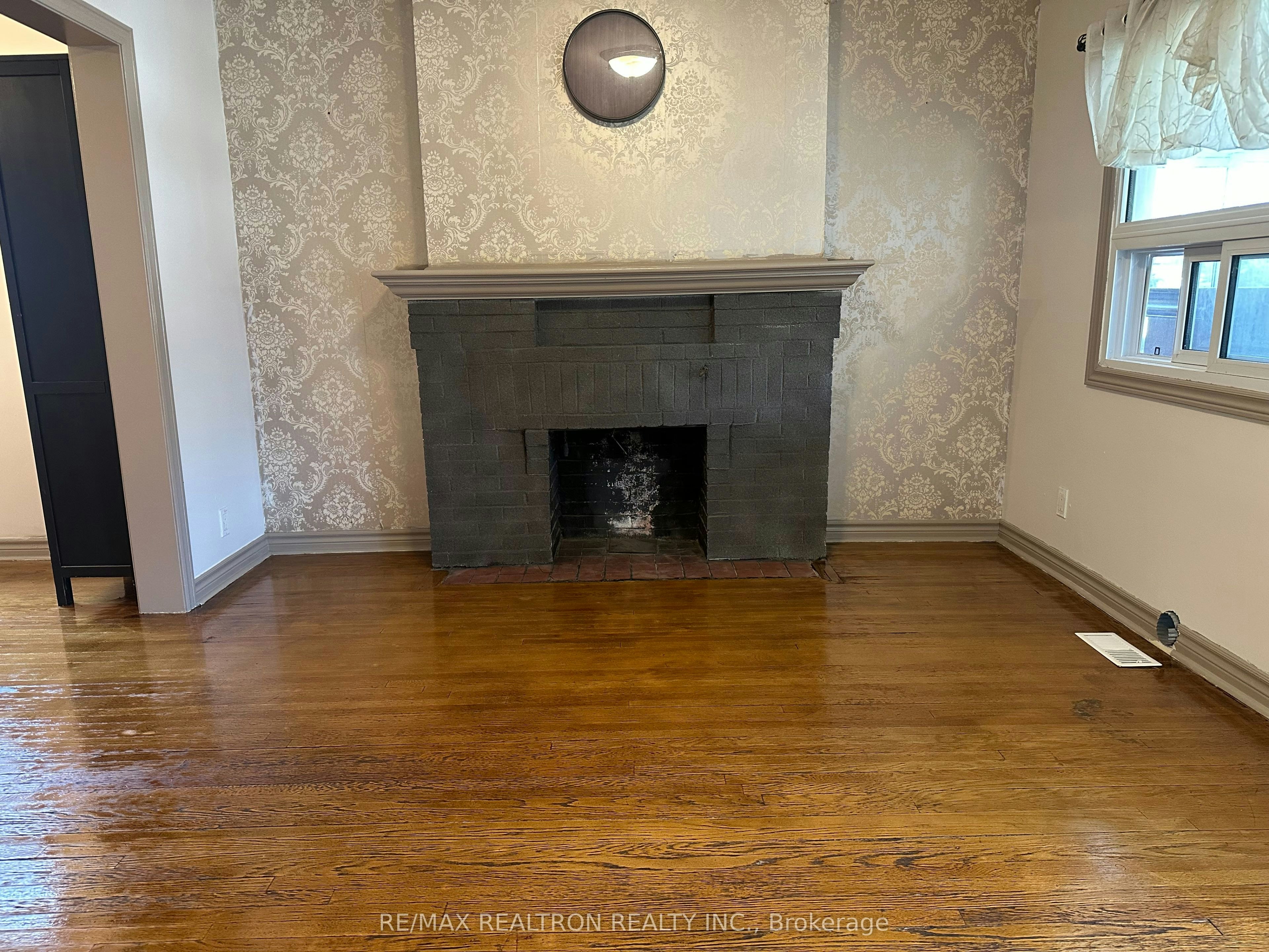 18 Phillip Avenue, Toronto, ON, M1N 3P9 - 5