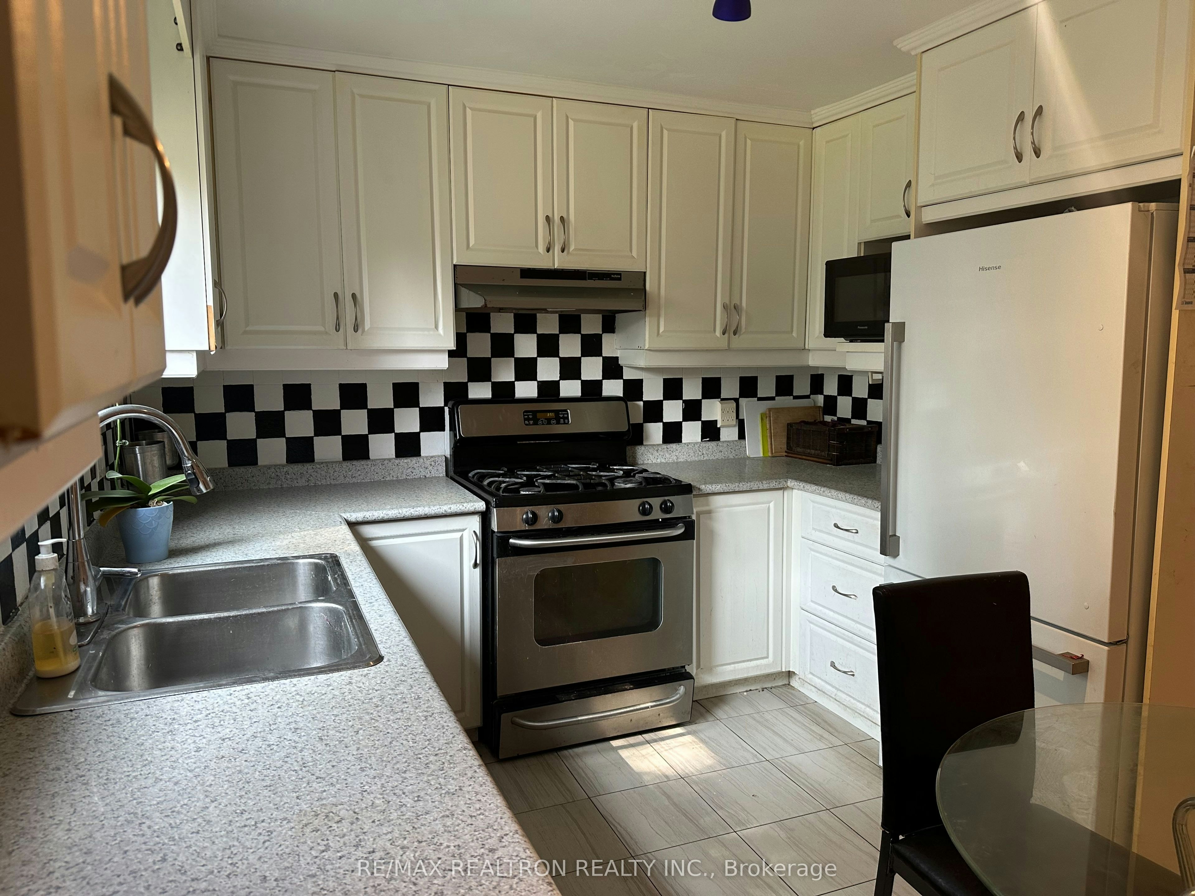 18 Phillip Avenue, Toronto, ON, M1N 3P9 - 9