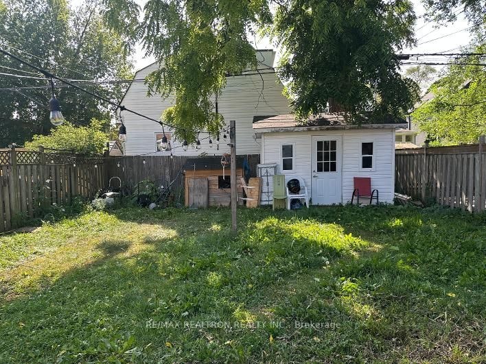 18 Phillip Avenue, Toronto, ON, M1N 3P9 - 17