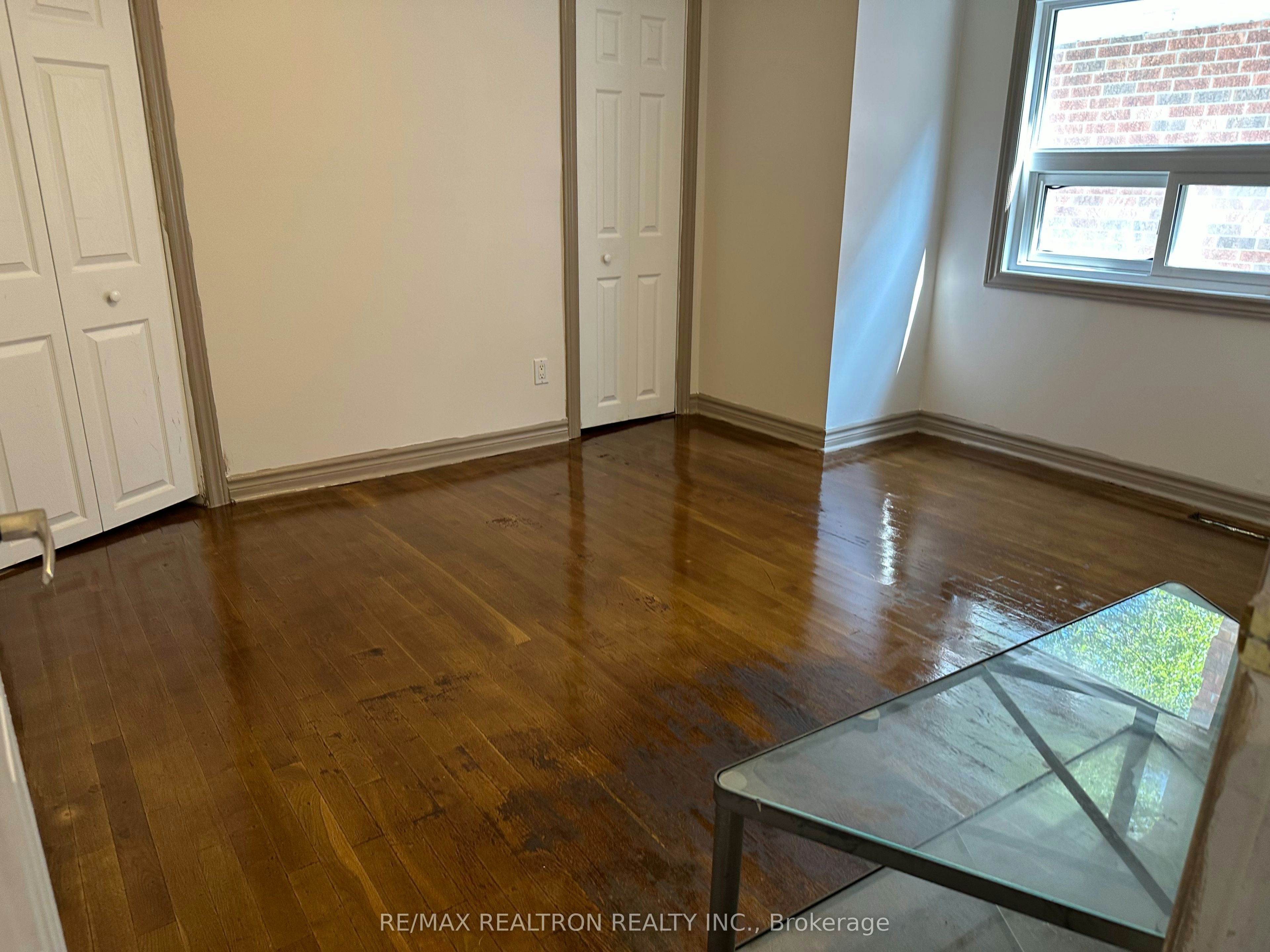 18 Phillip Avenue, Toronto, ON, M1N 3P9 - 12