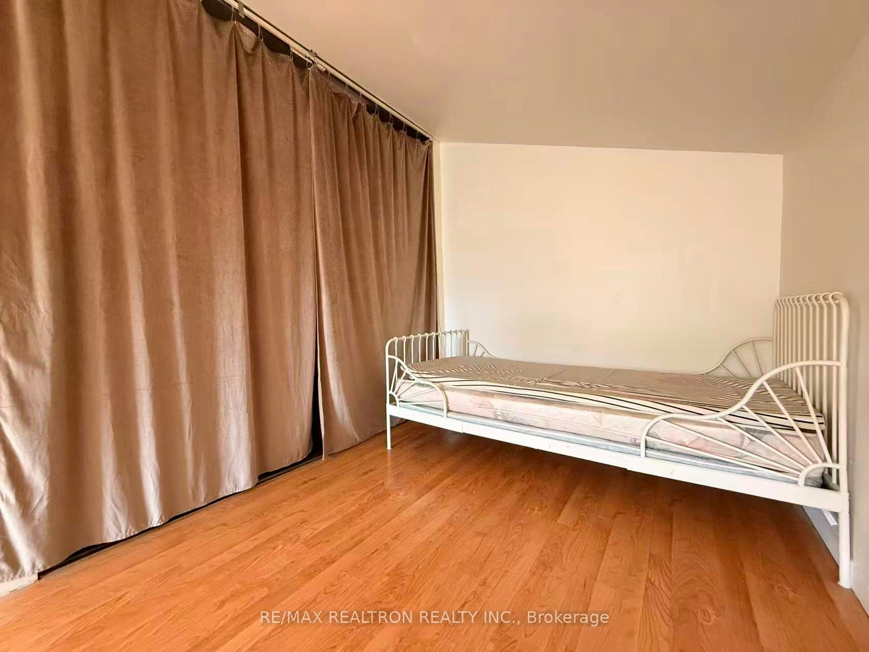 Upper-2 Plum Brook Crescent, Toronto, ON, M1S 3Z8 - 22