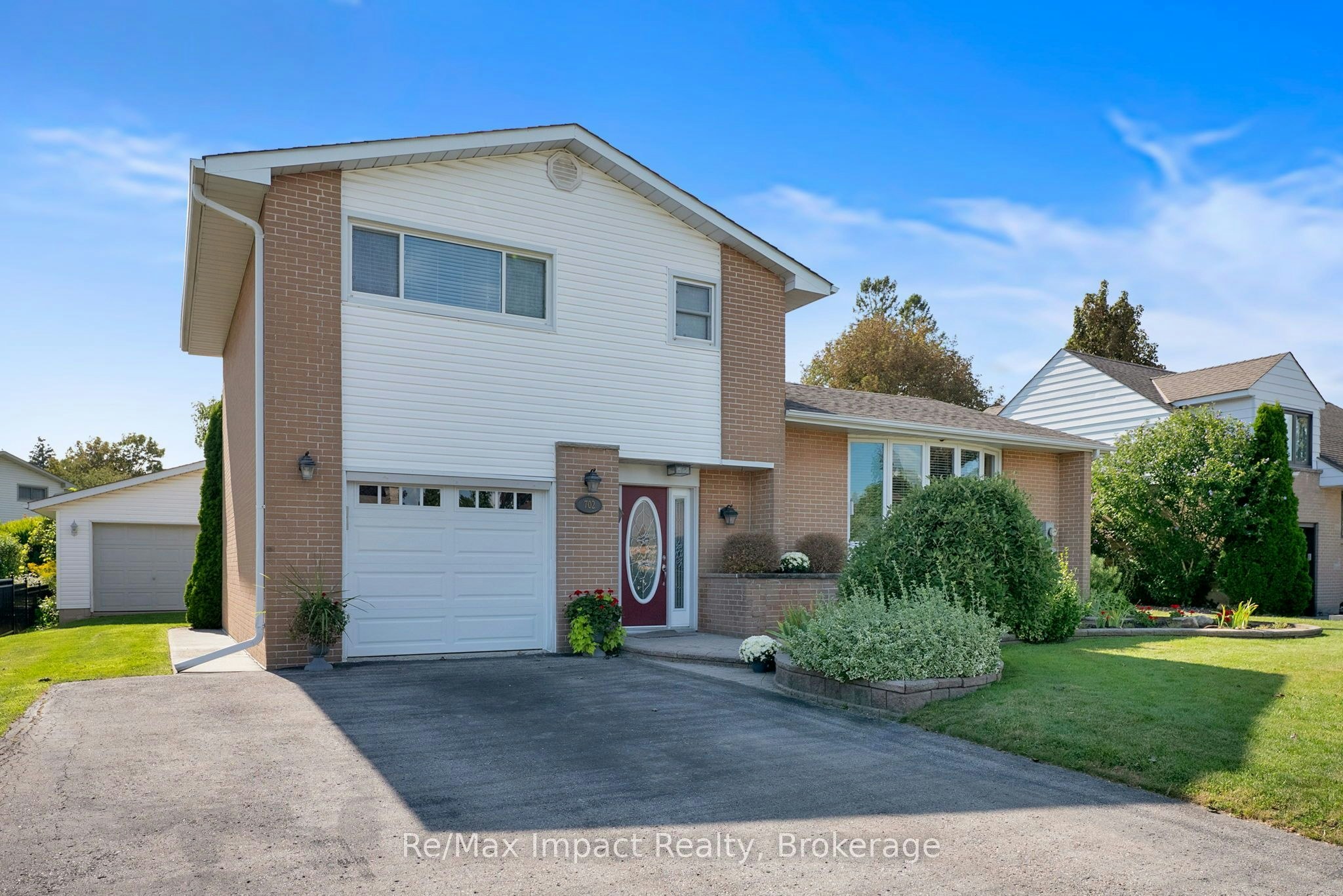 702 Westdale Court, Oshawa, ON, L1J 5B5