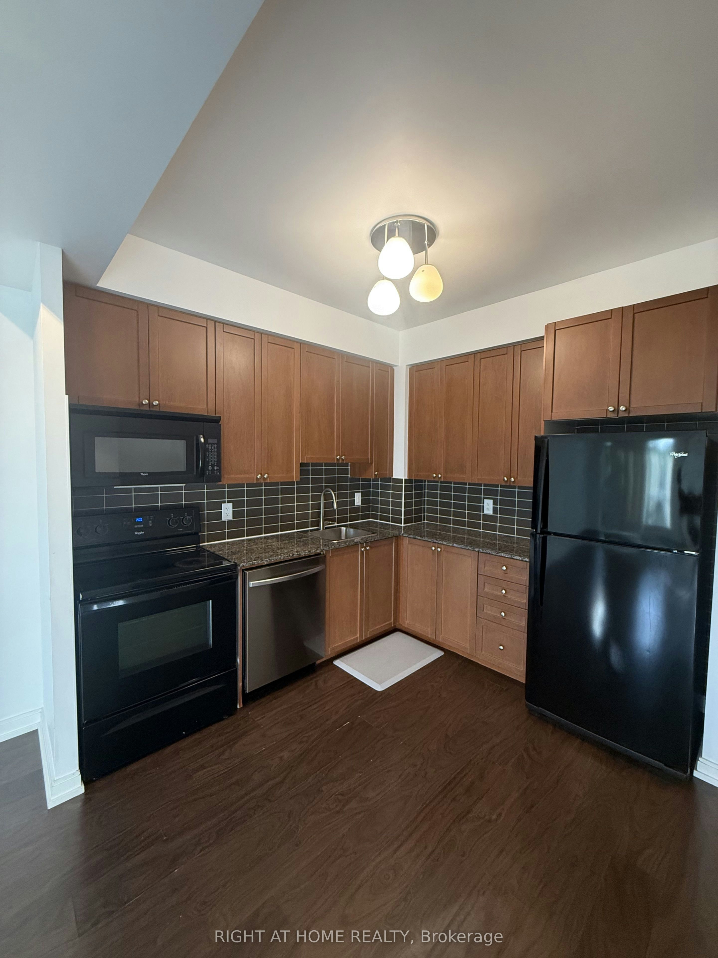 204-151 Village Green Square, Toronto, ON, M1S 0K5 - 2