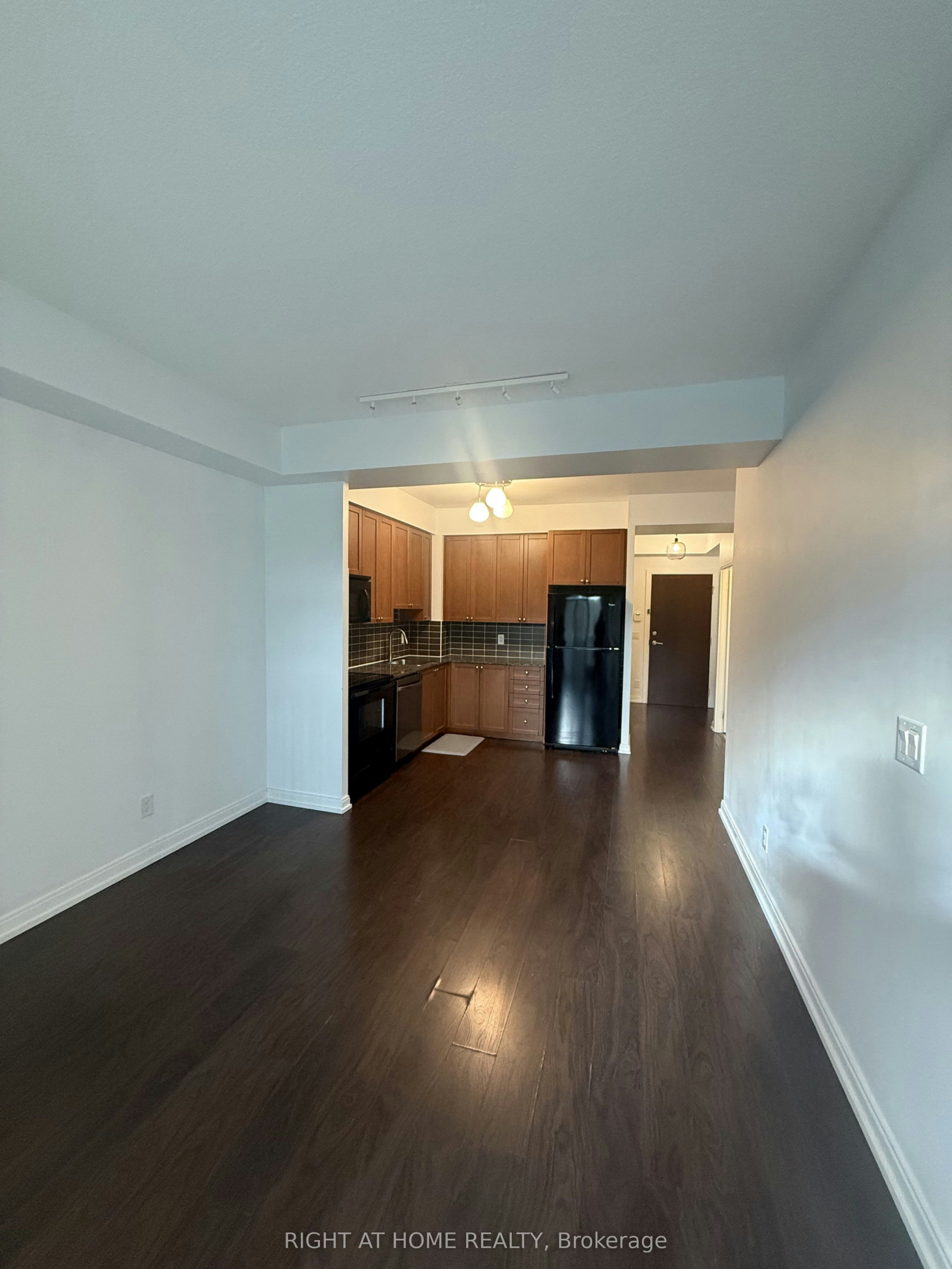 204-151 Village Green Square, Toronto, ON, M1S 0K5 - 3