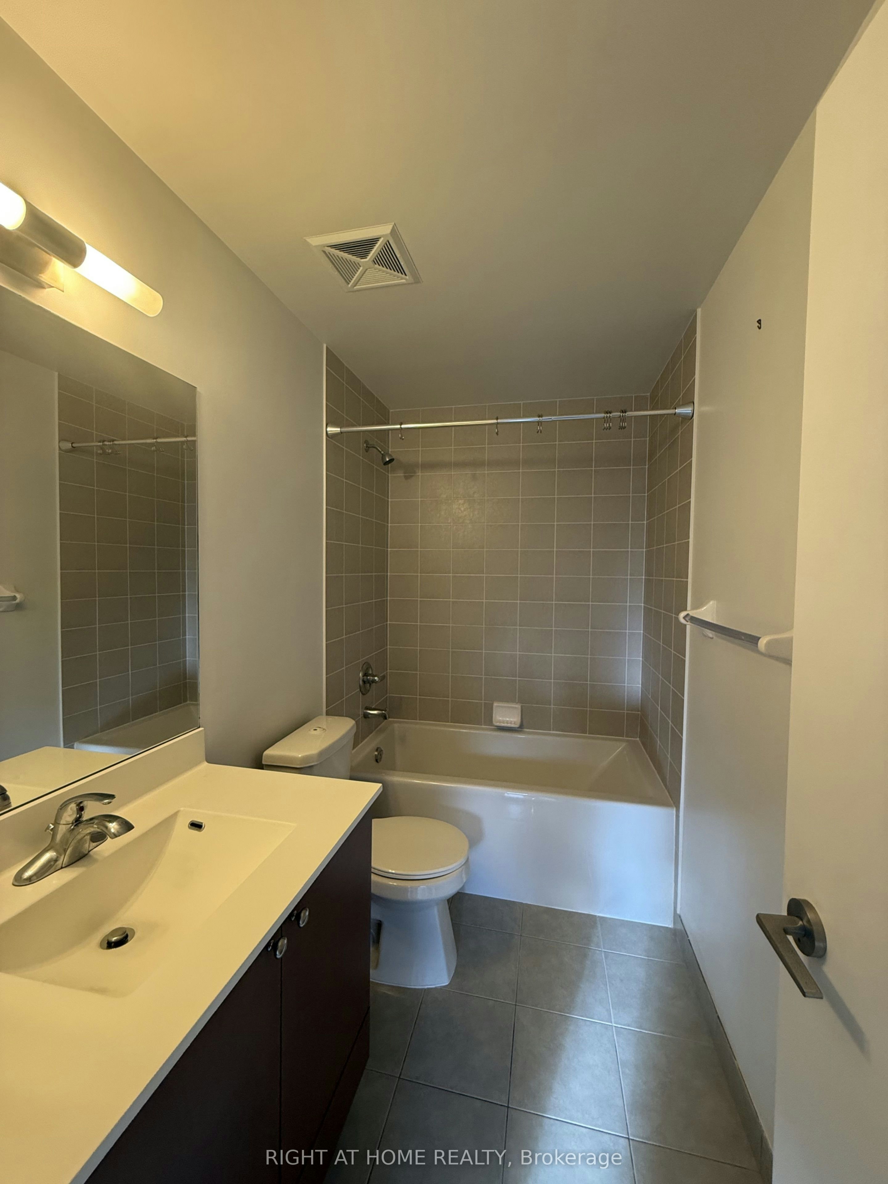 204-151 Village Green Square, Toronto, ON, M1S 0K5 - 7
