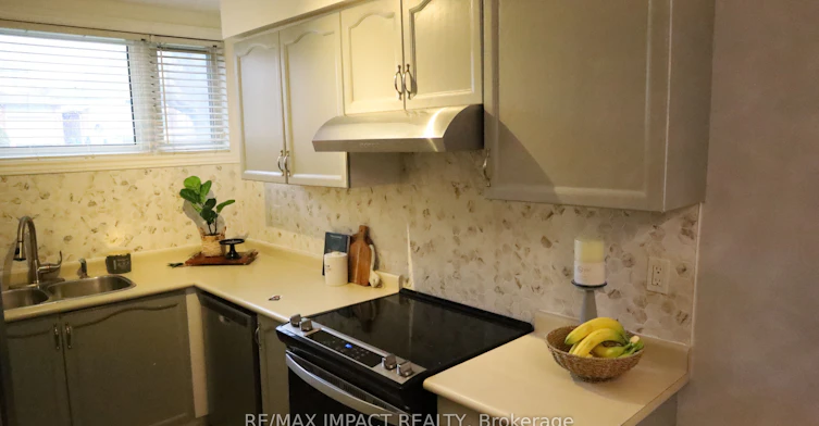 11 Fenwick Avenue, Clarington, ON, L1C 4R6 - 4