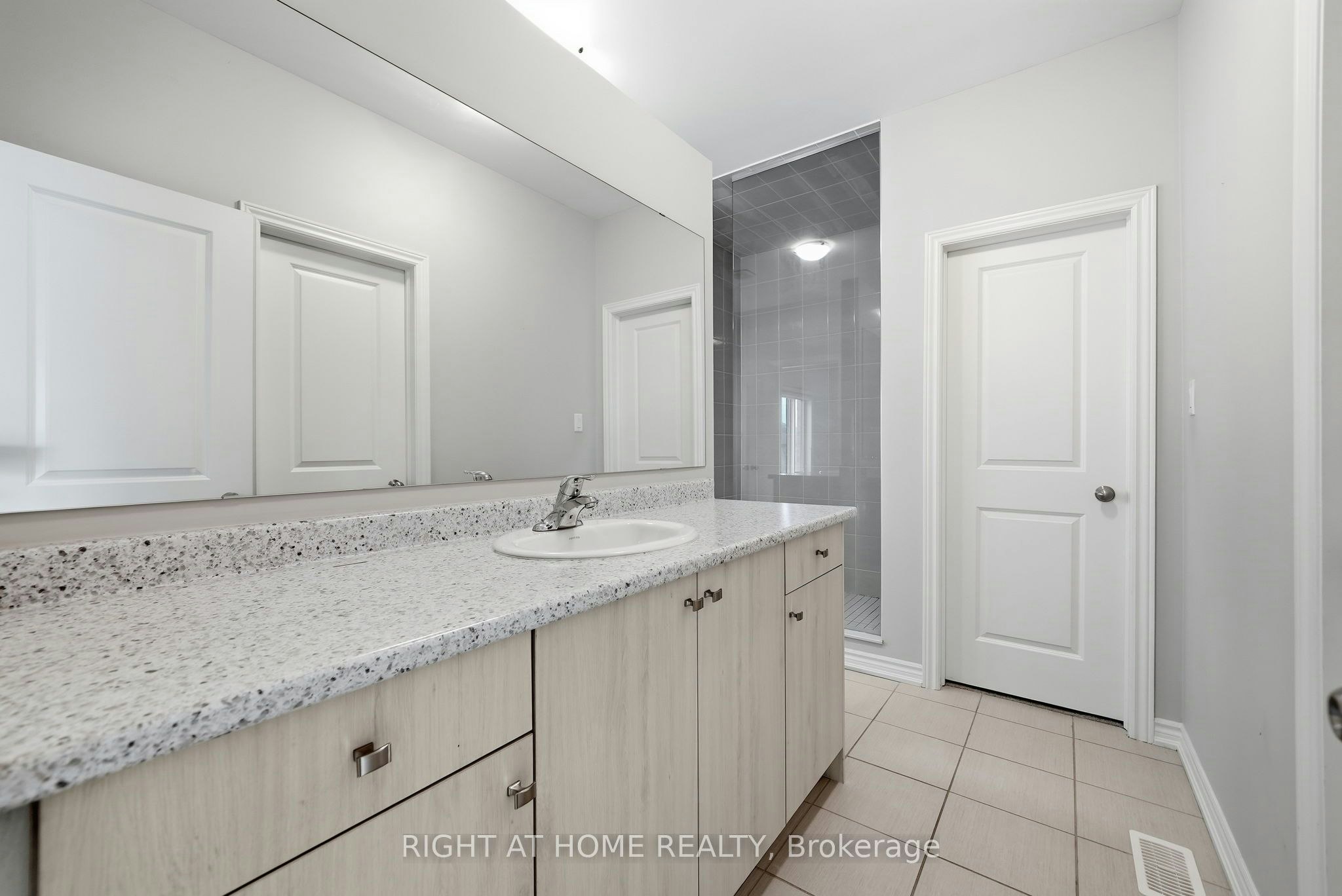 2136 Coppermine Street, Oshawa, ON, L1L 0T1 - 37