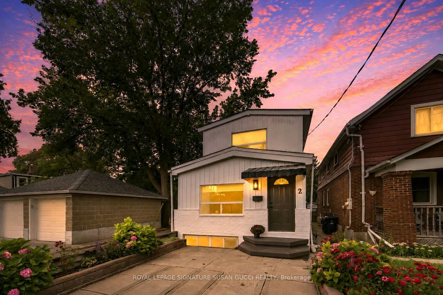 2 Sutherland Avenue, Toronto, ON, M4C 1R9