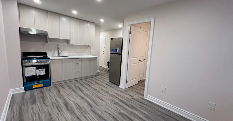 APT 1-1324B Gerrard Street E, Toronto, ON, M4L 1Z1 - 2