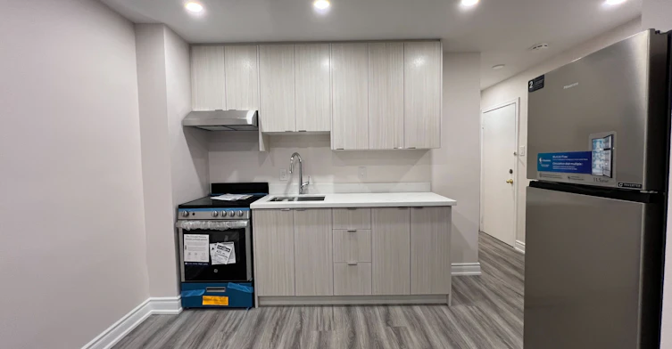 APT 1-1324B Gerrard Street E, Toronto, ON, M4L 1Z1