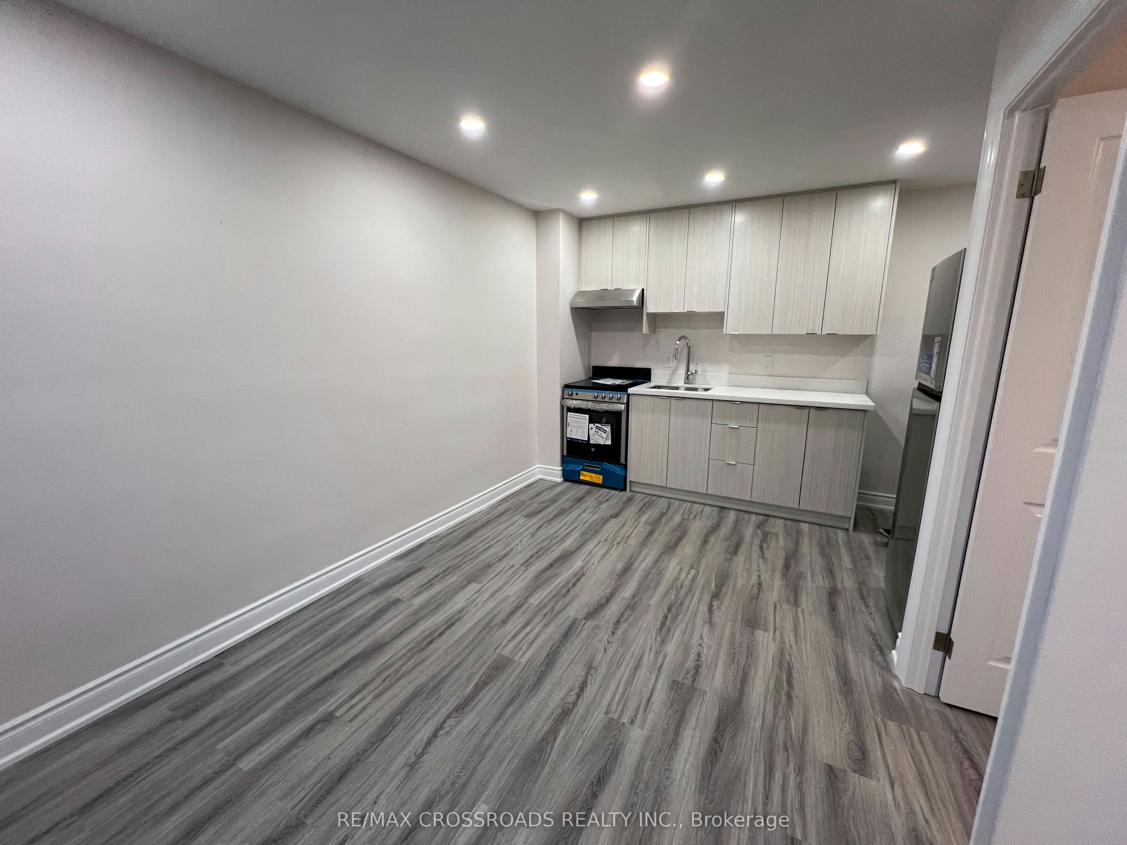 APT 1-1324B Gerrard Street E, Toronto, ON, M4L 1Z1 - 4
