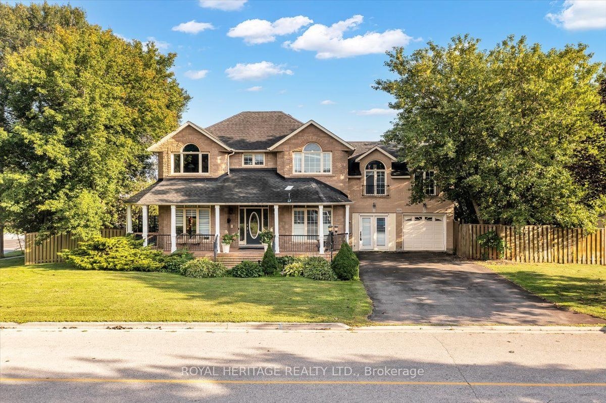 828 Wildflower Court, Oshawa, ON, L1G 7Z4