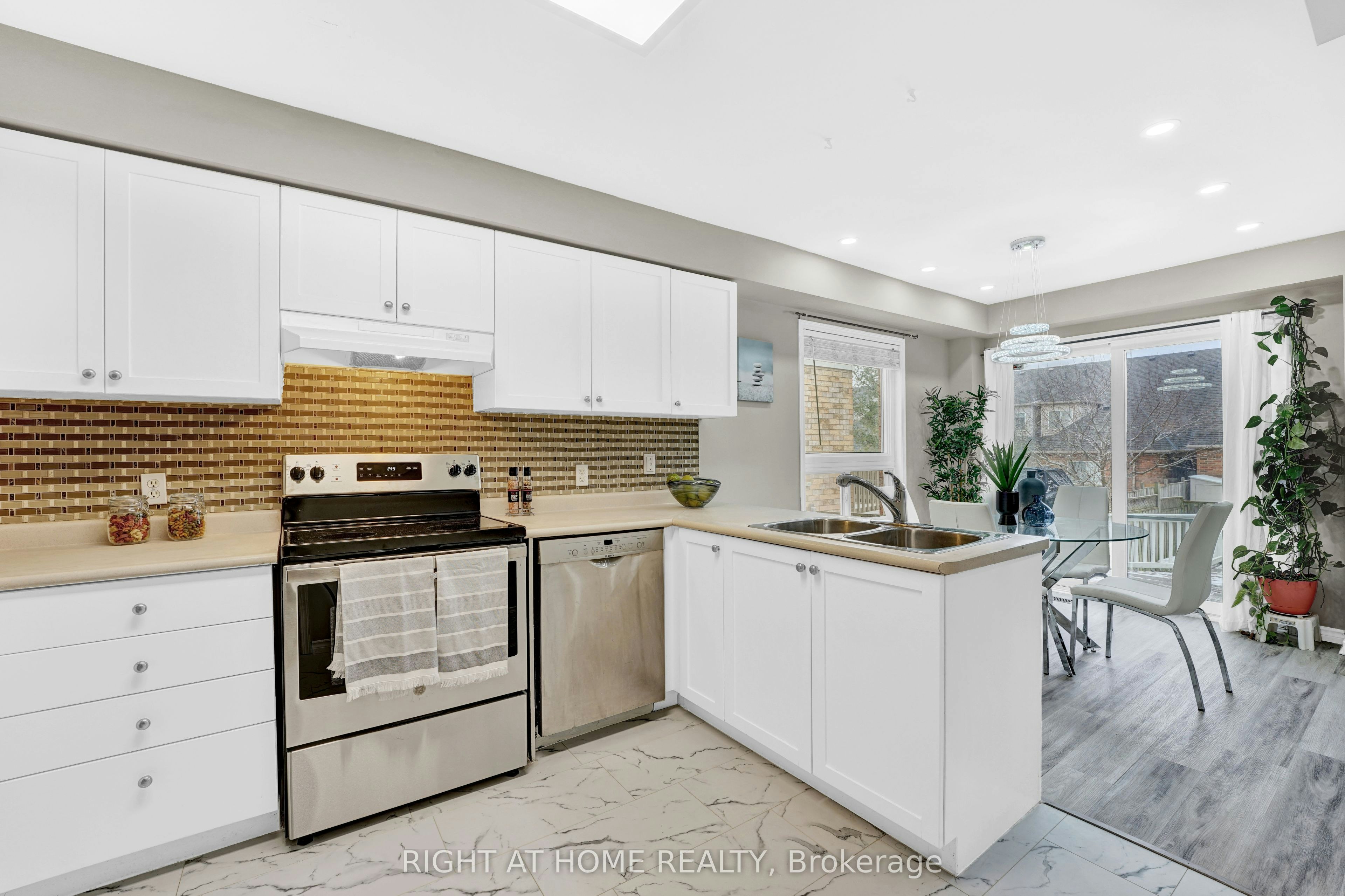 1720 Radcliffe Drive, Oshawa, ON, L1K 2T1 - 8