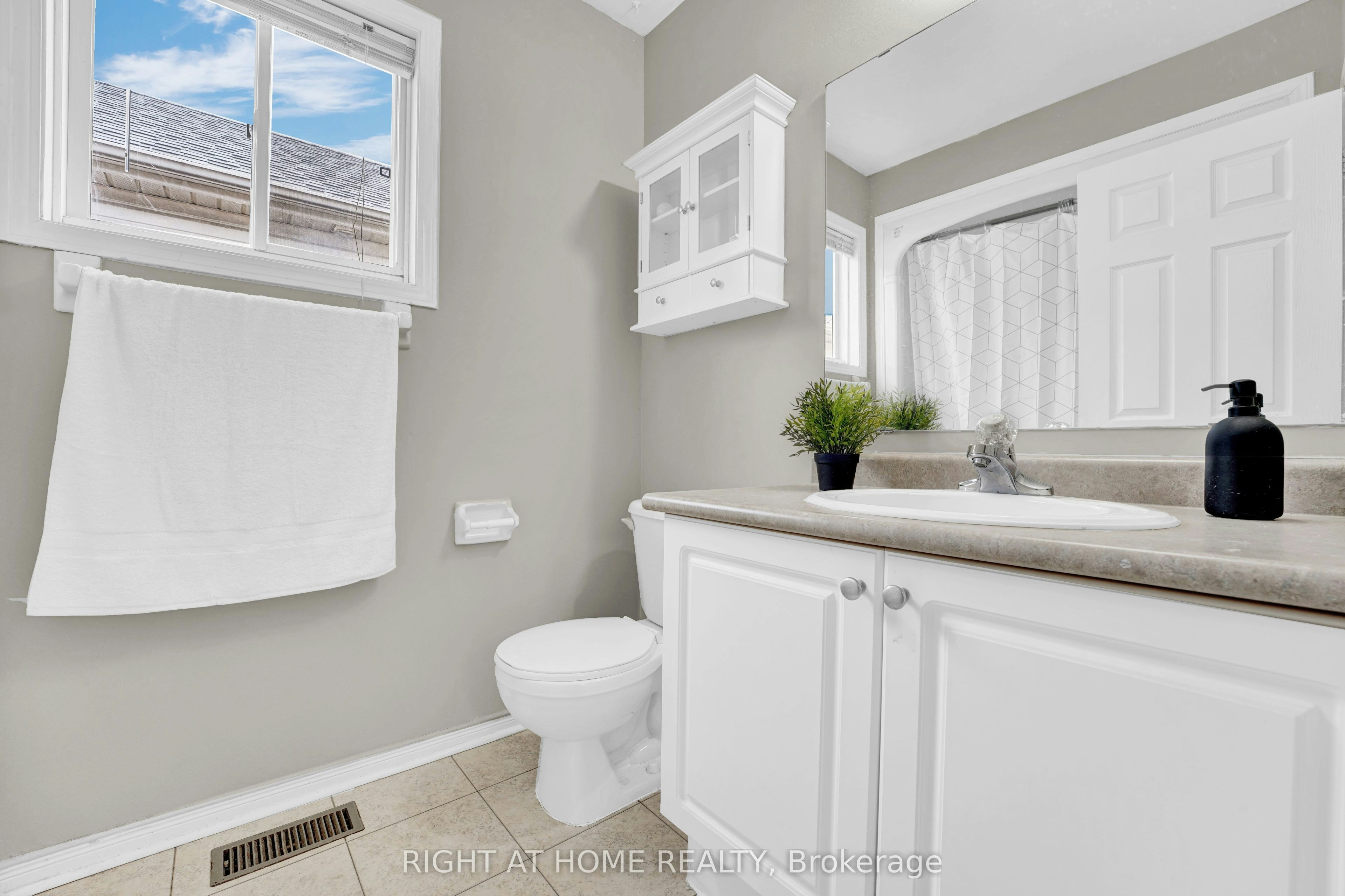 1720 Radcliffe Drive, Oshawa, ON, L1K 2T1 - 14