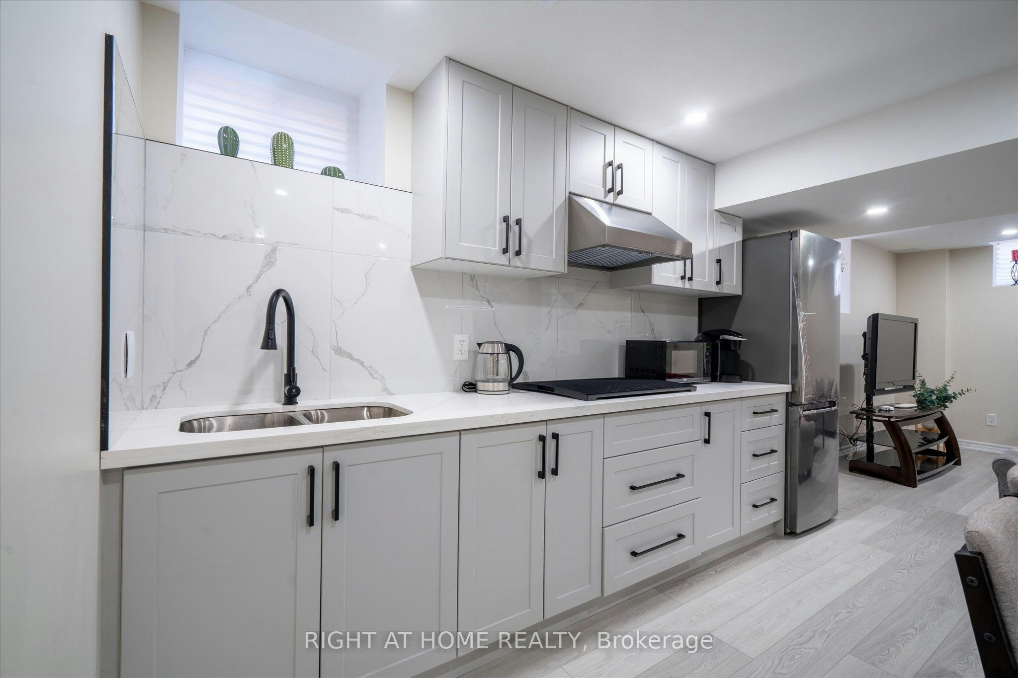 40 Stannardville Drive, Ajax, ON, L1T 0N9 - 6