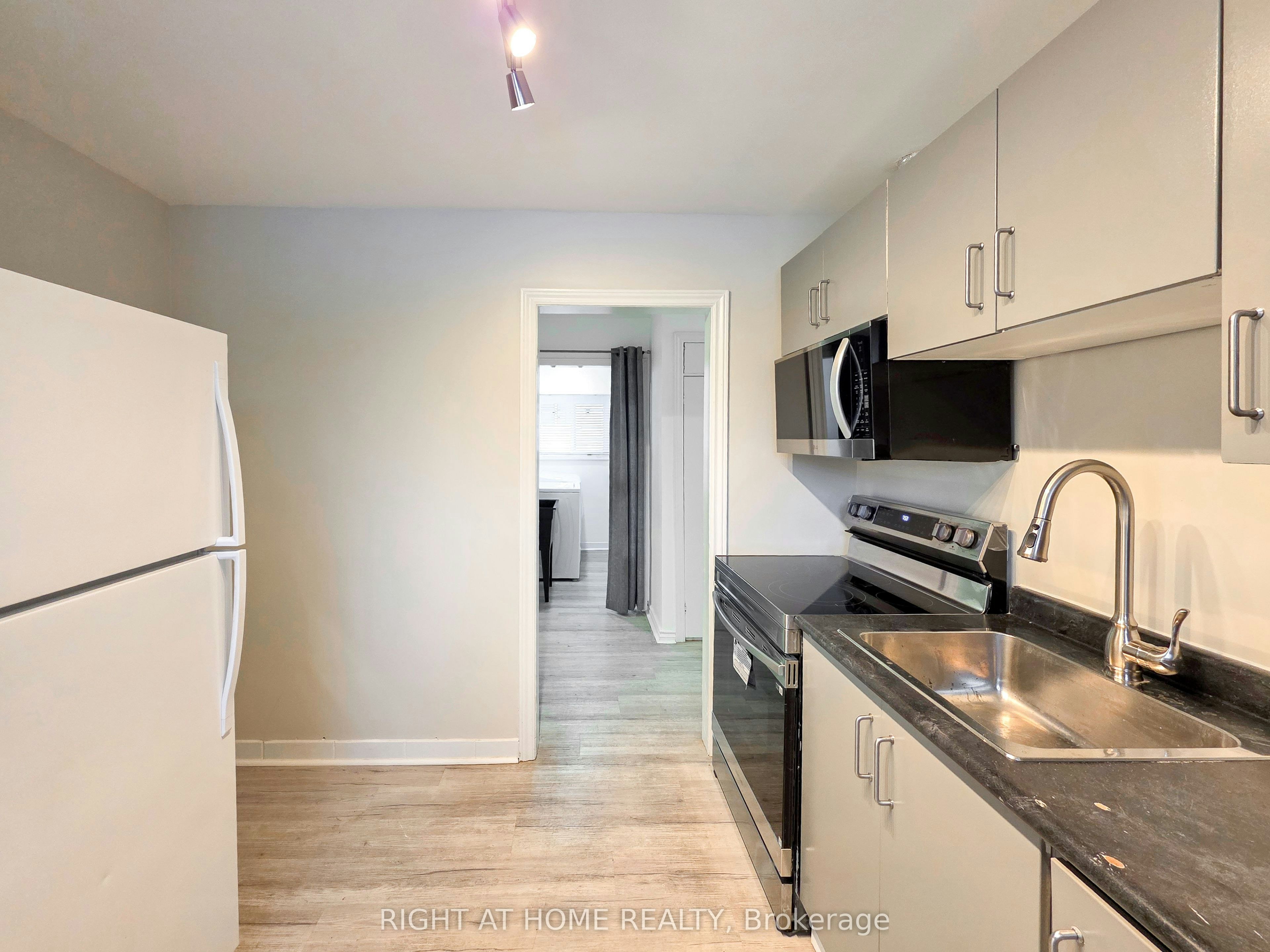 Main-708 Carnegie Avenue, Oshawa, ON, L1G 4R6 - 4