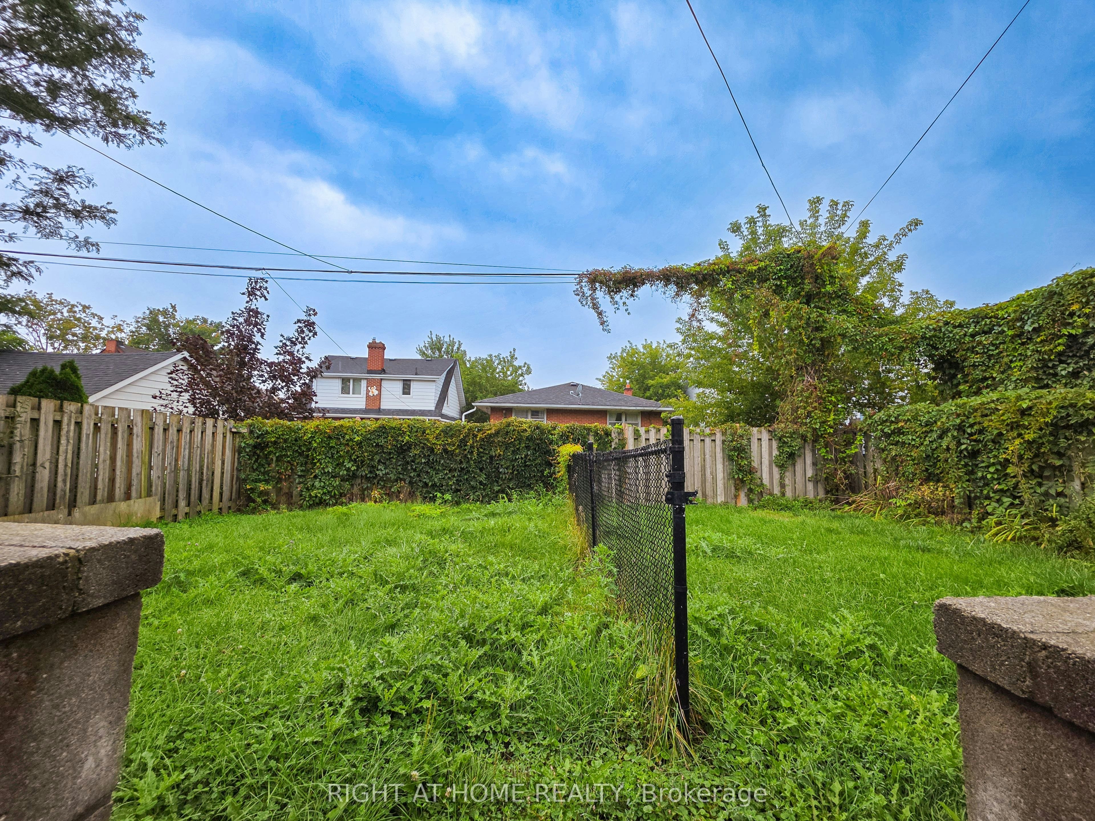 Lower-708 Carnegie Avenue, Oshawa, ON, L1G 4R6 - 22