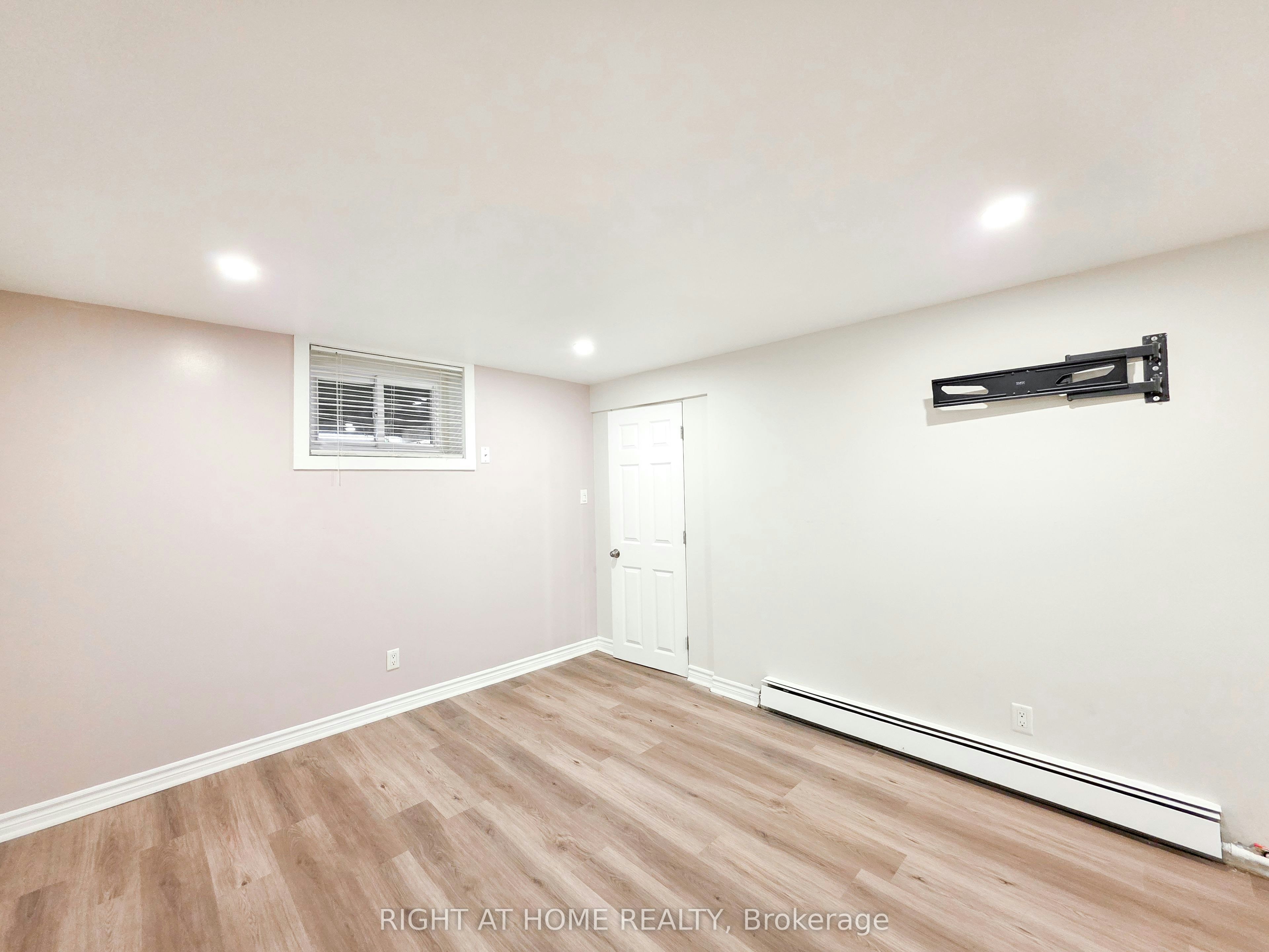 Lower-708 Carnegie Avenue, Oshawa, ON, L1G 4R6 - 10