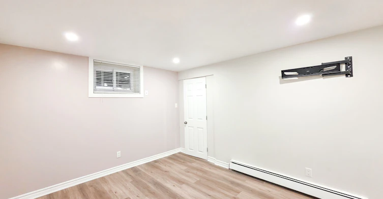 Lower-708 Carnegie Avenue, Oshawa, ON, L1G 4R6 - 10