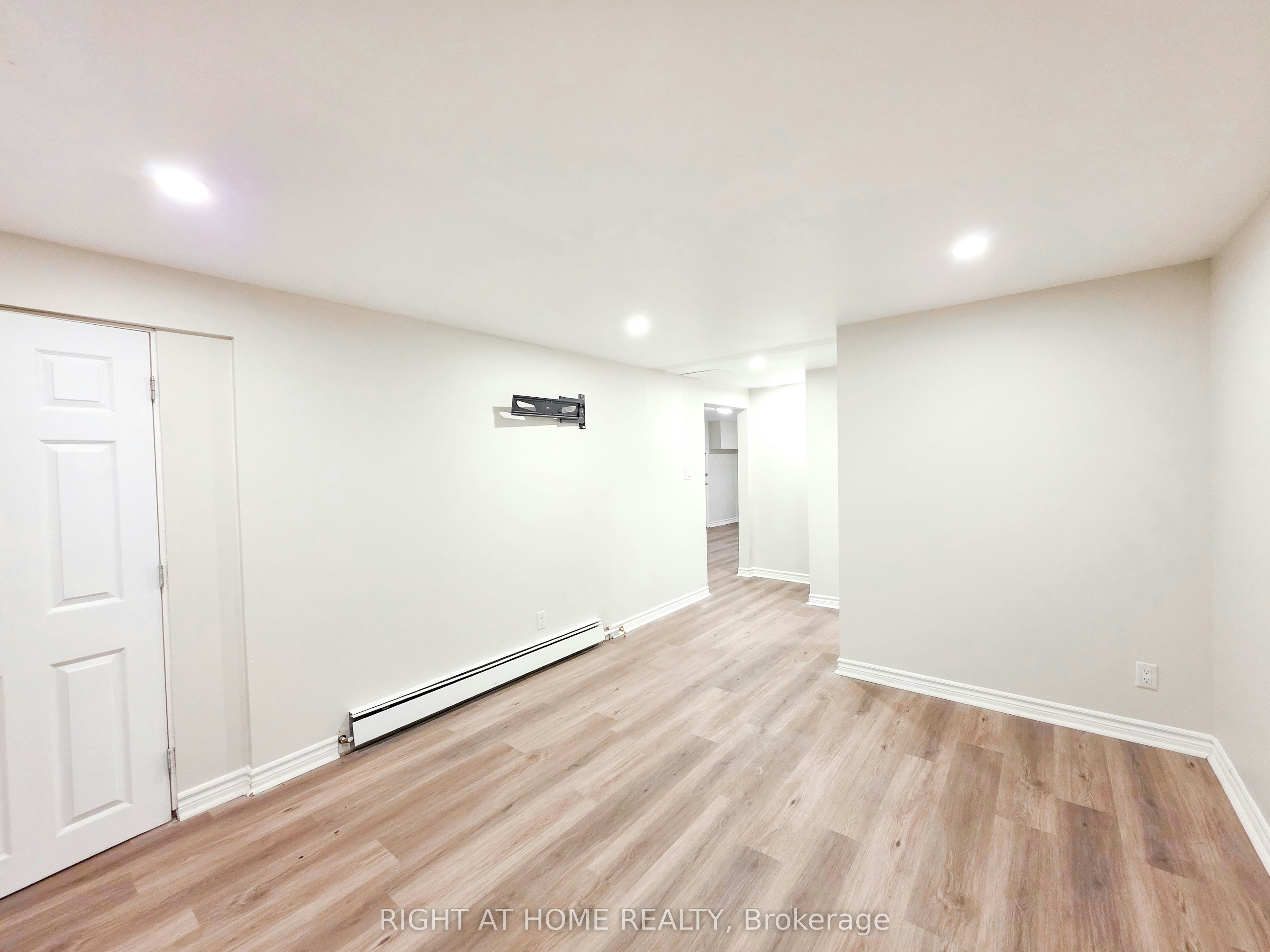 Lower-708 Carnegie Avenue, Oshawa, ON, L1G 4R6 - 9