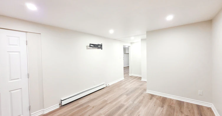 Lower-708 Carnegie Avenue, Oshawa, ON, L1G 4R6 - 9