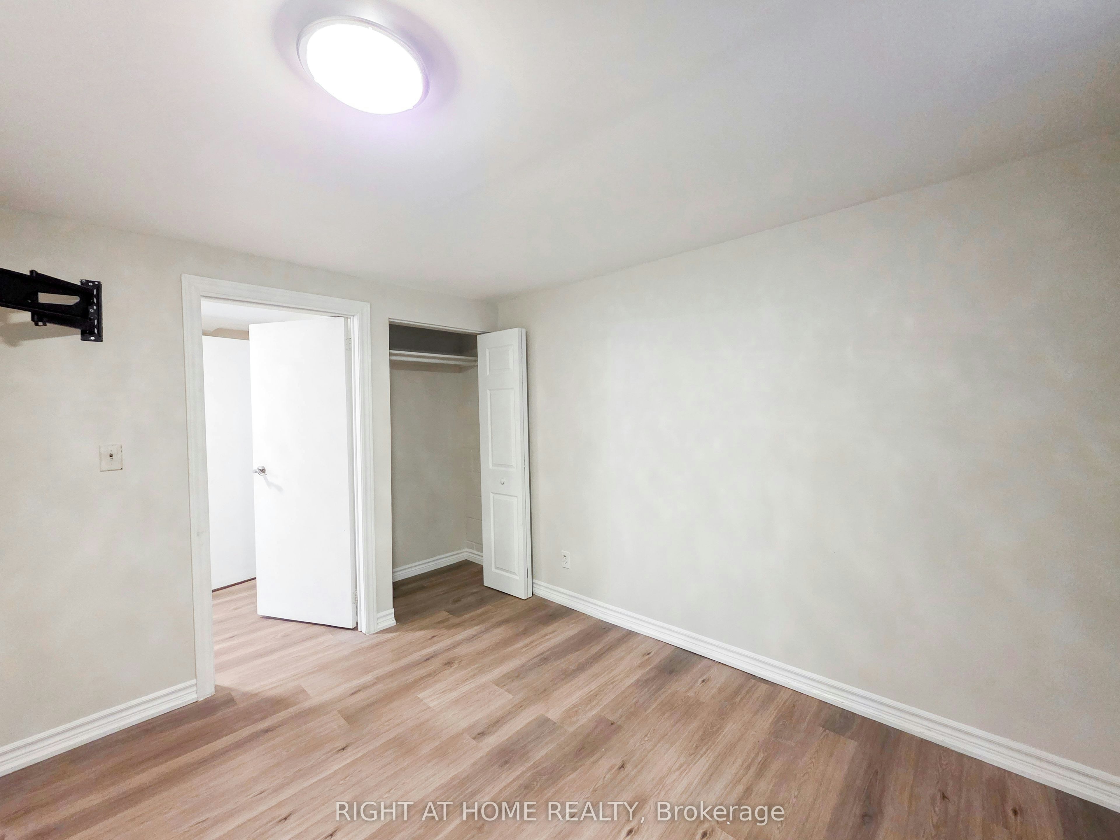 Lower-708 Carnegie Avenue, Oshawa, ON, L1G 4R6 - 16
