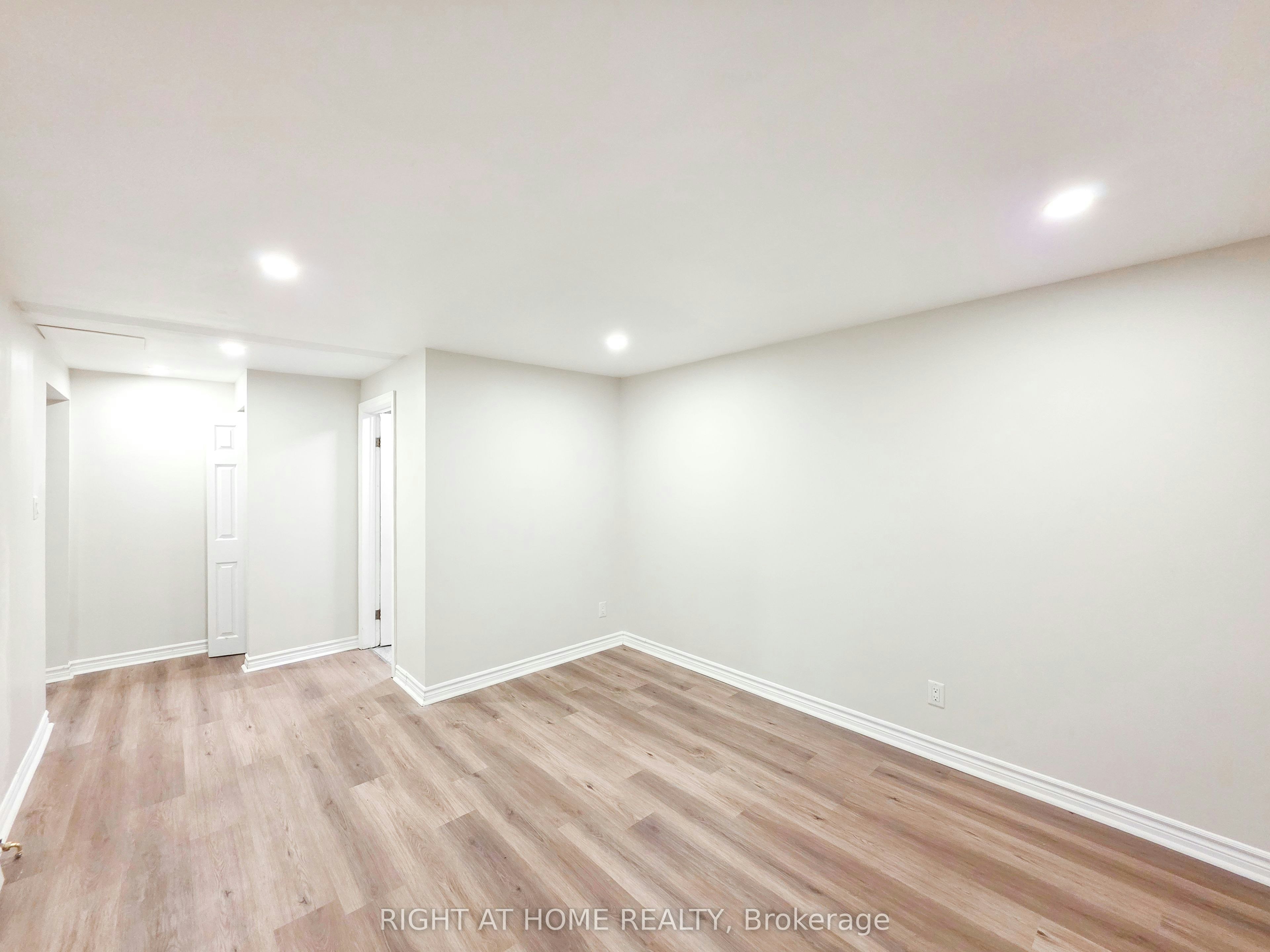 Lower-708 Carnegie Avenue, Oshawa, ON, L1G 4R6 - 8