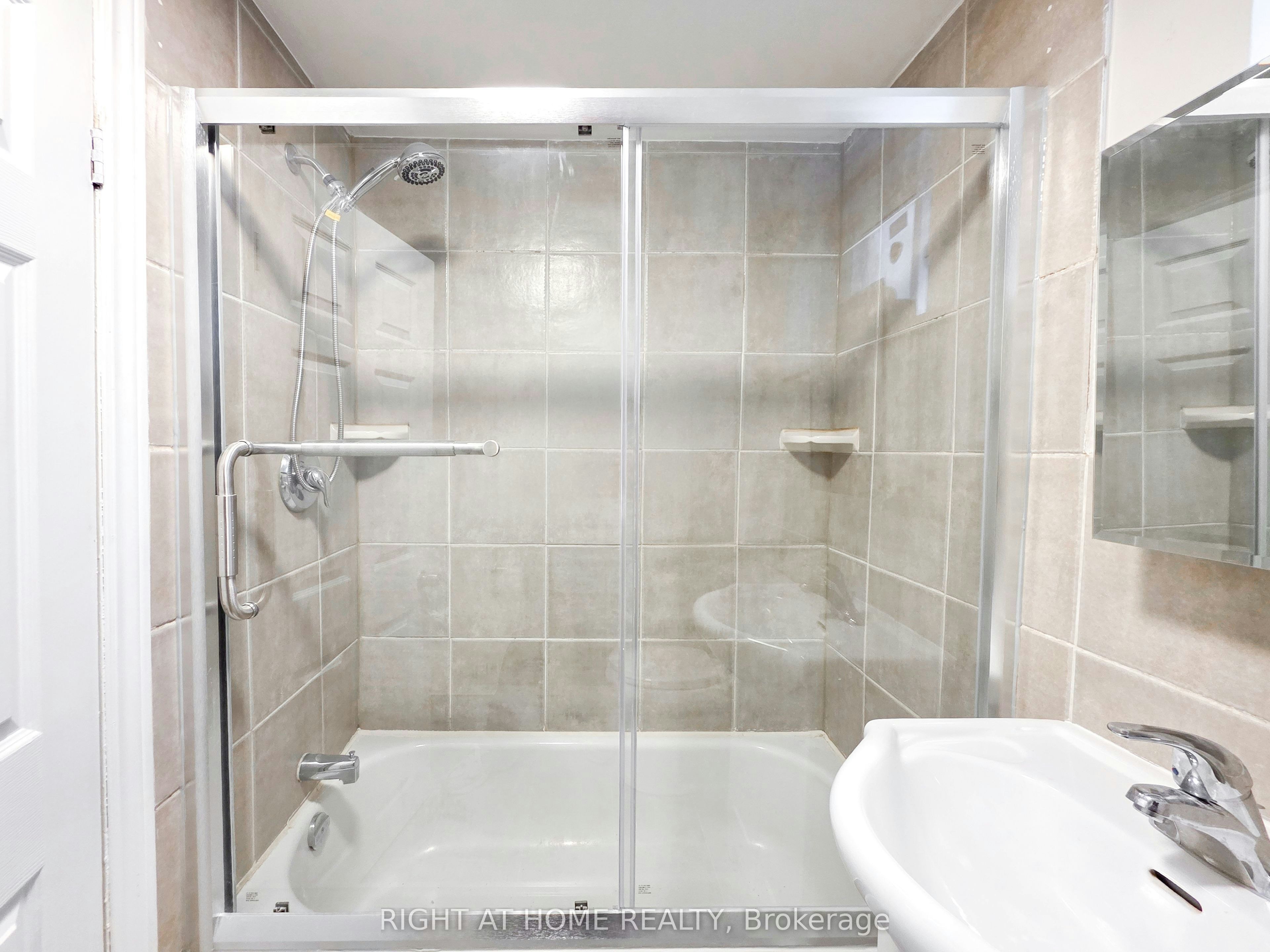 Lower-708 Carnegie Avenue, Oshawa, ON, L1G 4R6 - 20