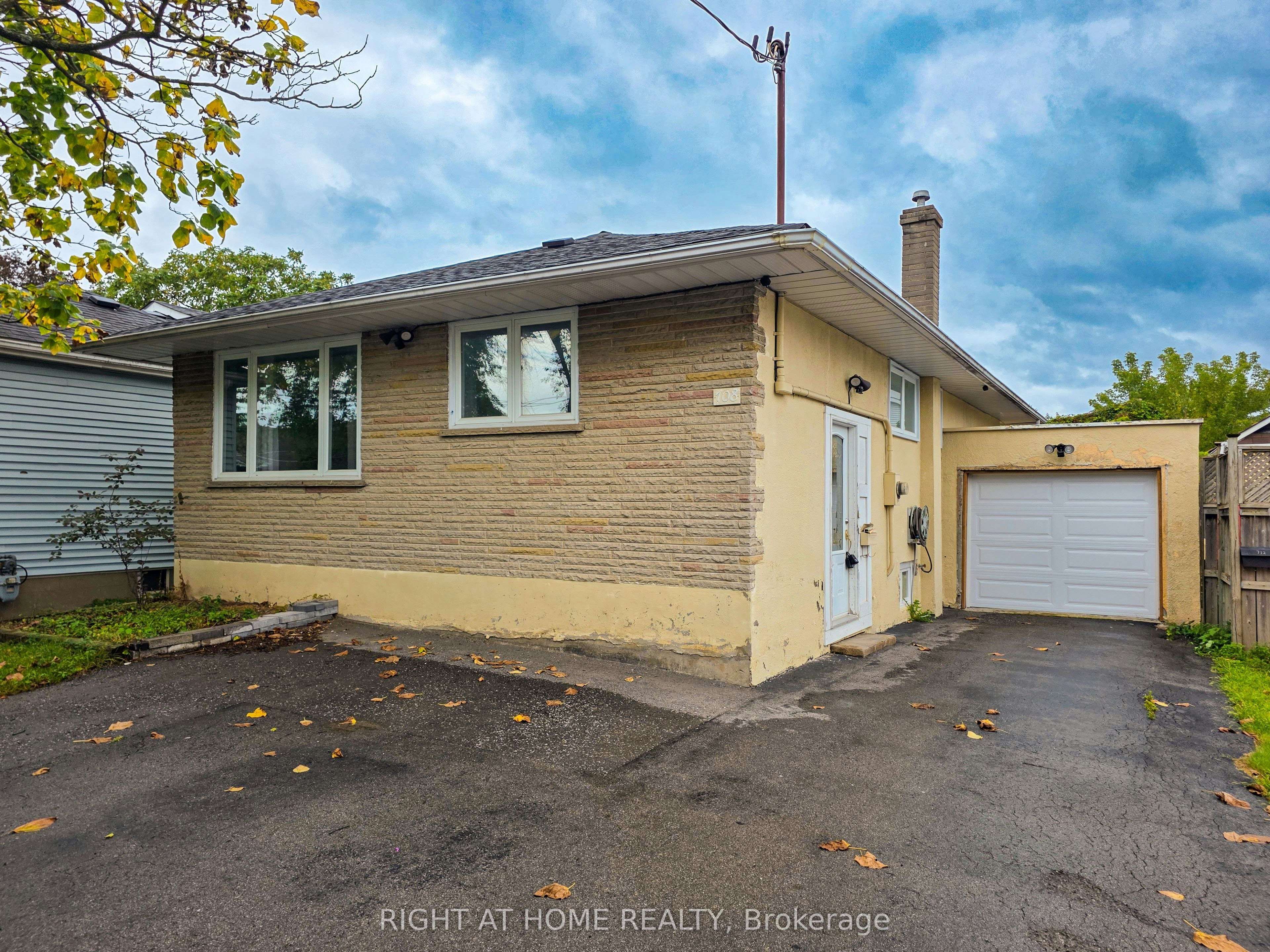 Lower-708 Carnegie Avenue, Oshawa, ON, L1G 4R6