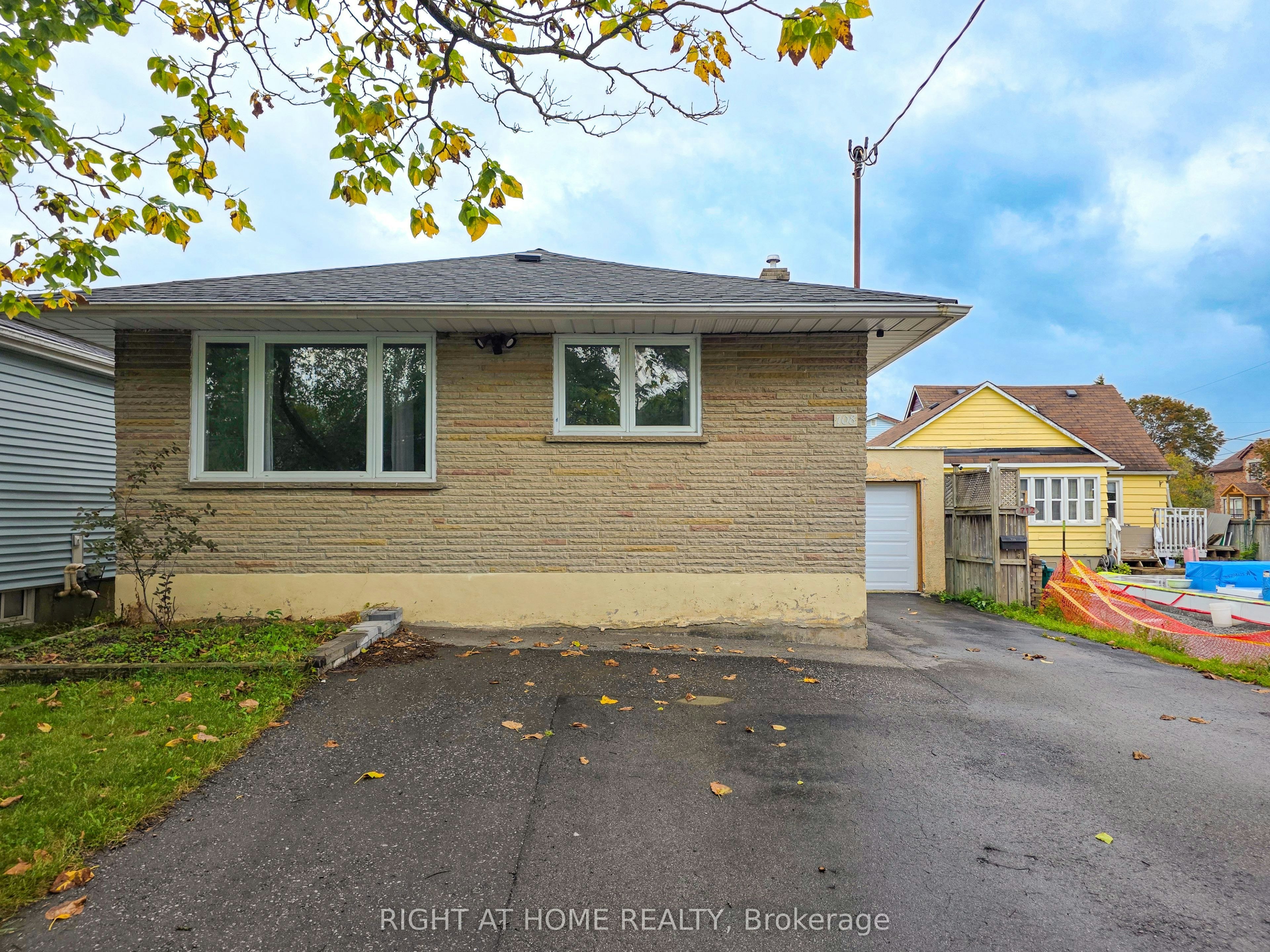 Lower-708 Carnegie Avenue, Oshawa, ON, L1G 4R6 - 2