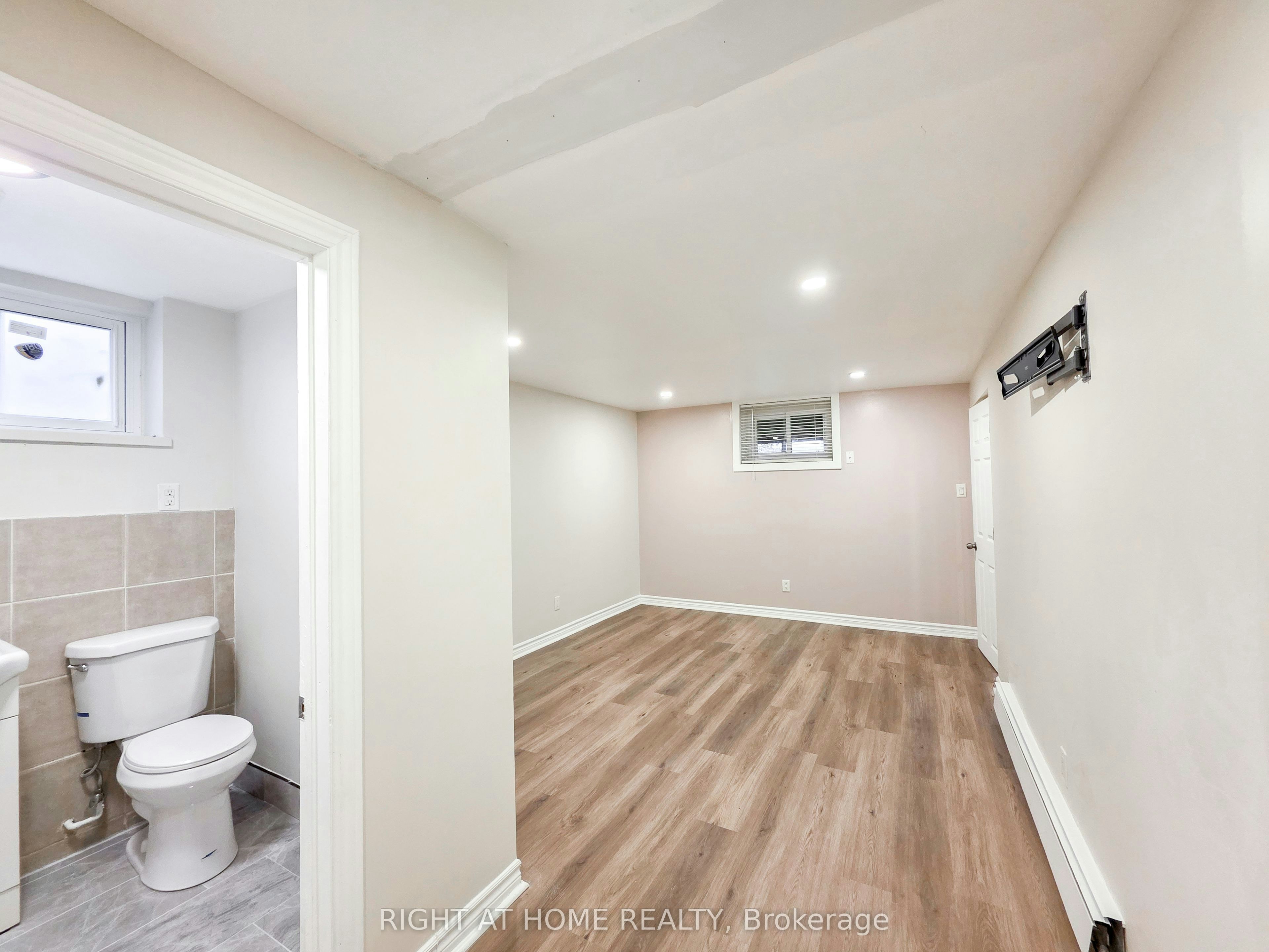 Lower-708 Carnegie Avenue, Oshawa, ON, L1G 4R6 - 11