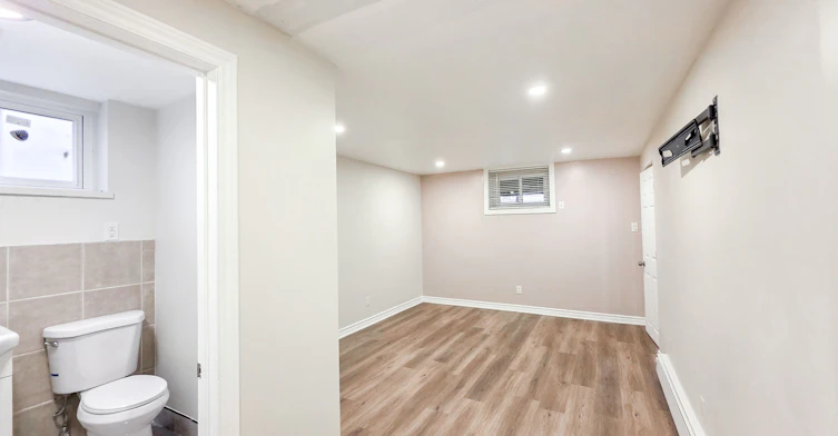 Lower-708 Carnegie Avenue, Oshawa, ON, L1G 4R6 - 11