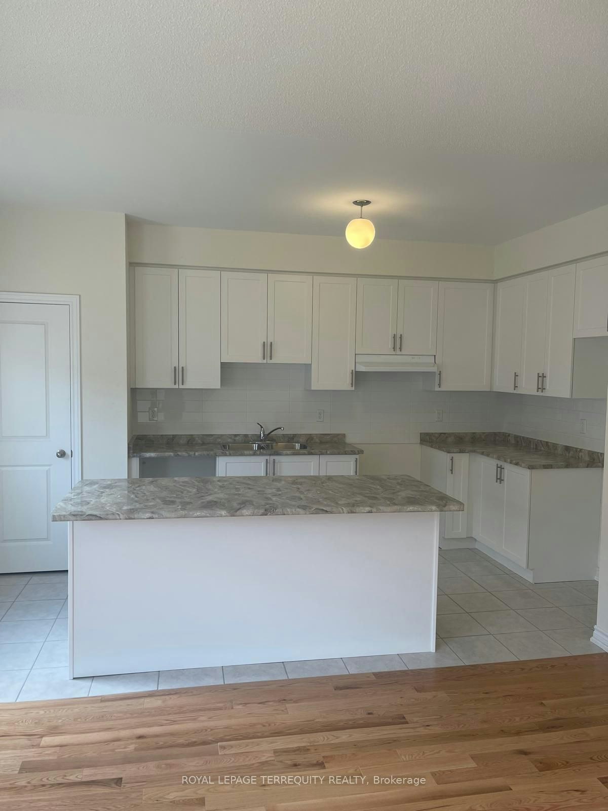 1111 Marathon Avenue, Pickering, ON, L1X 0L7 - 8