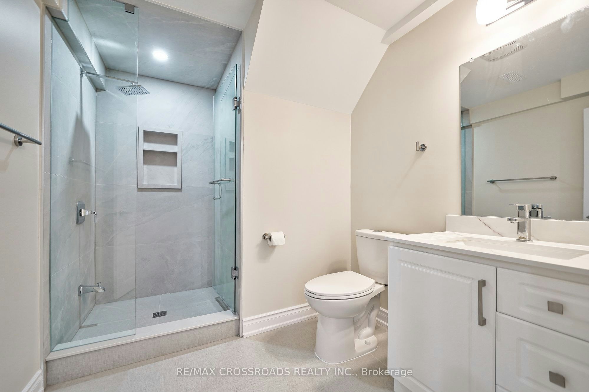 Lower-67 Medland Avenue, Whitby, ON, L1P 1S7 - 19