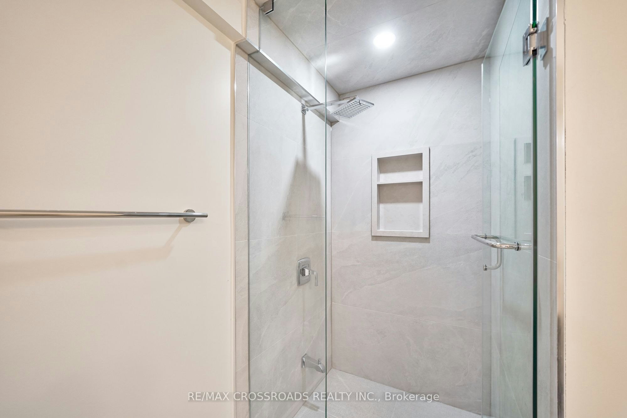 Lower-67 Medland Avenue, Whitby, ON, L1P 1S7 - 18