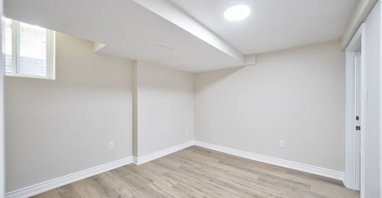 Lower-67 Medland Avenue, Whitby, ON, L1P 1S7 - 23