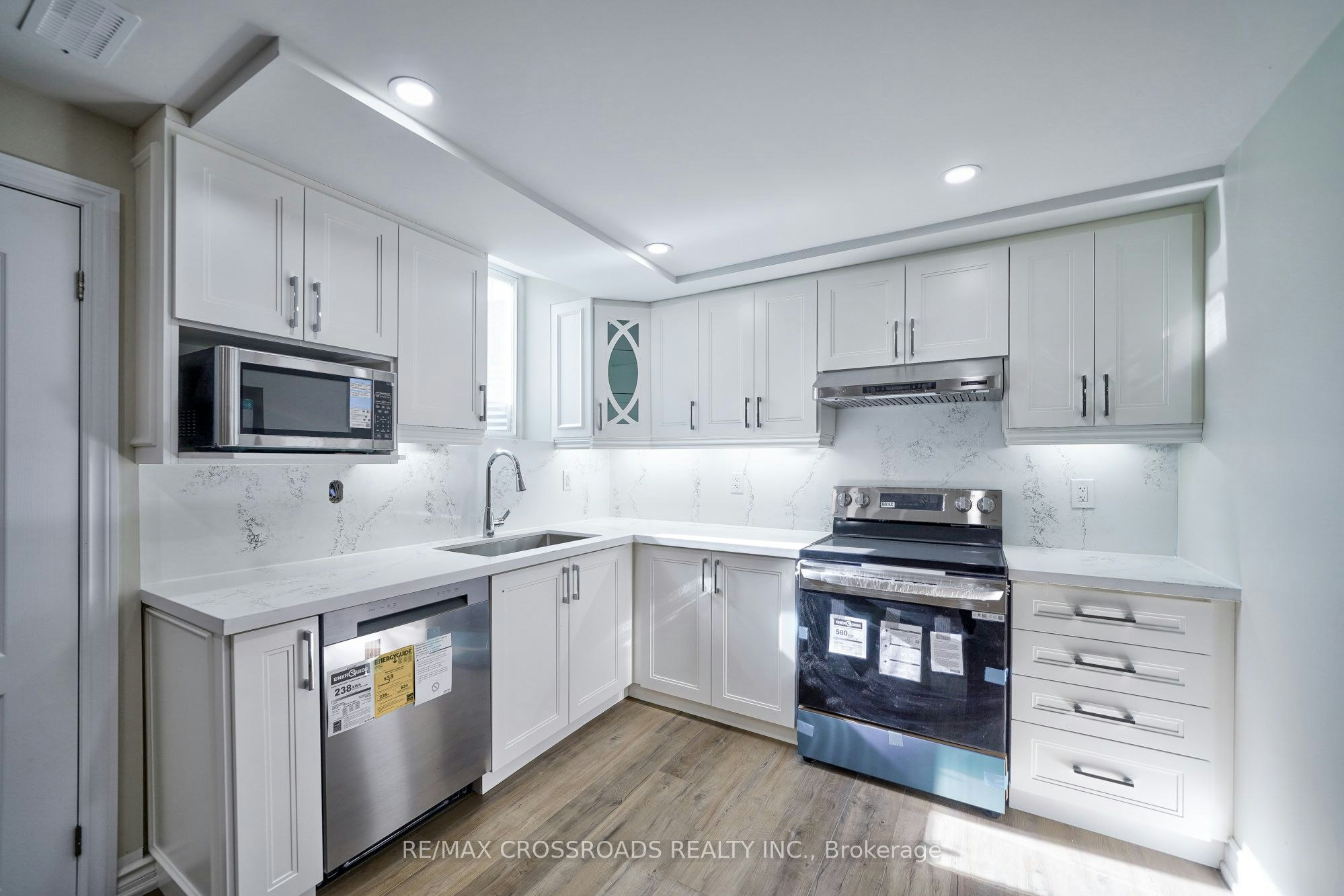 Lower-67 Medland Avenue, Whitby, ON, L1P 1S7 - 16