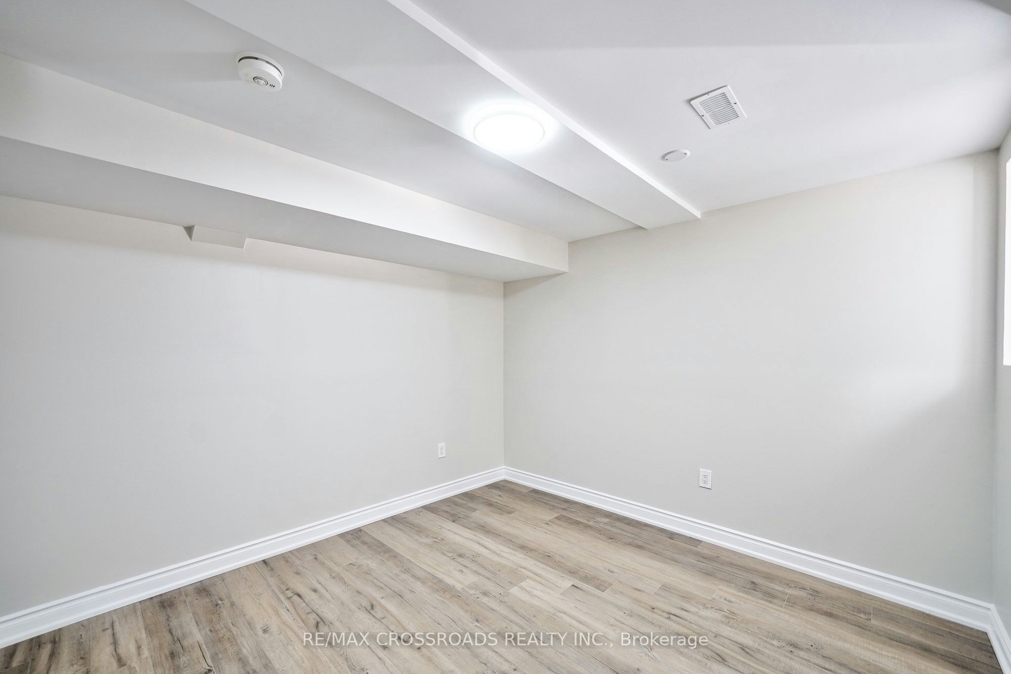 Lower-67 Medland Avenue, Whitby, ON, L1P 1S7 - 25