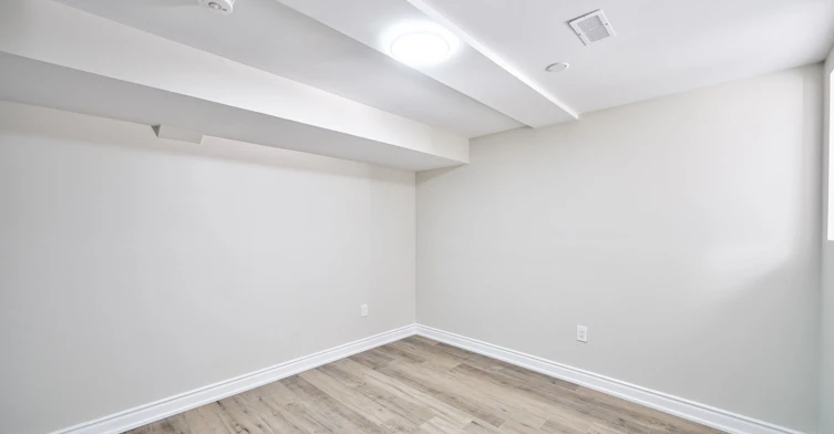 Lower-67 Medland Avenue, Whitby, ON, L1P 1S7 - 25