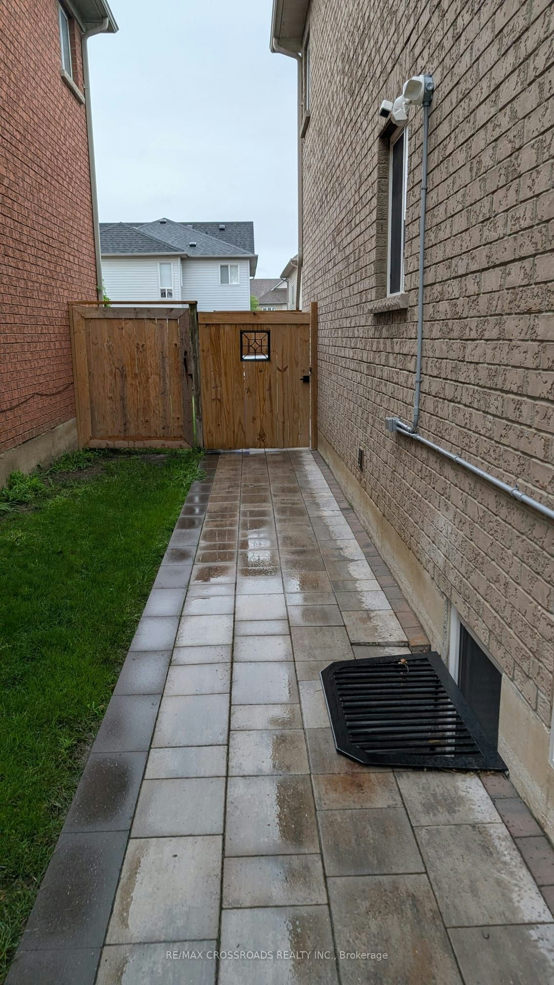 Lower-67 Medland Avenue, Whitby, ON, L1P 1S7 - 4