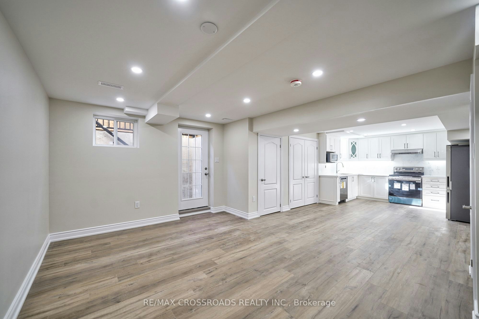 Lower-67 Medland Avenue, Whitby, ON, L1P 1S7 - 10
