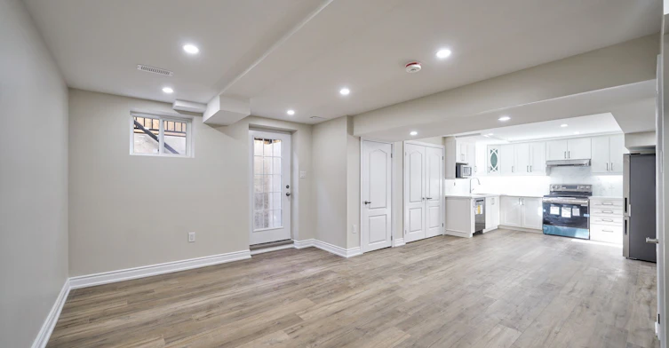 Lower-67 Medland Avenue, Whitby, ON, L1P 1S7 - 10